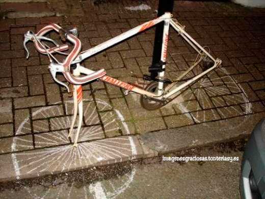 bicicleta robado ruedas, pero pintadas en el suelo